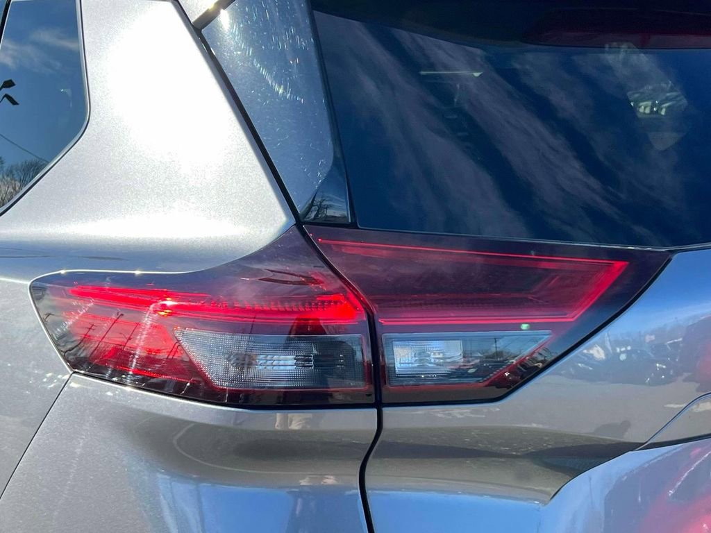 Used 2024 Nissan Rogue Platinum image 11