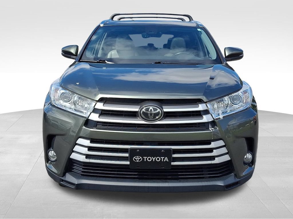 Used 2019 Toyota Highlander XLE AWD/4WD image 2