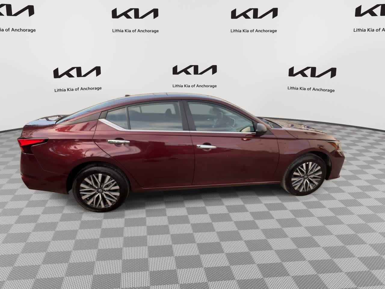 Used 2025 Nissan Altima 2.5 SV AWD/4WD image 9