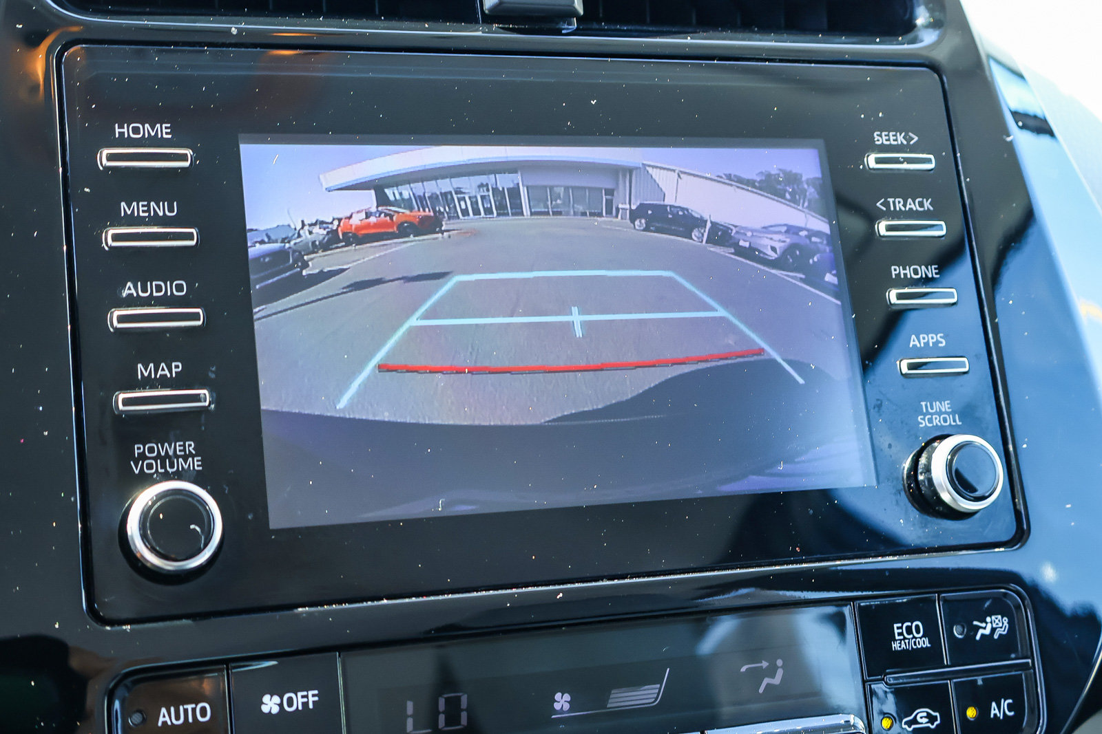Used 2020 Toyota Prius LE FWD image 5