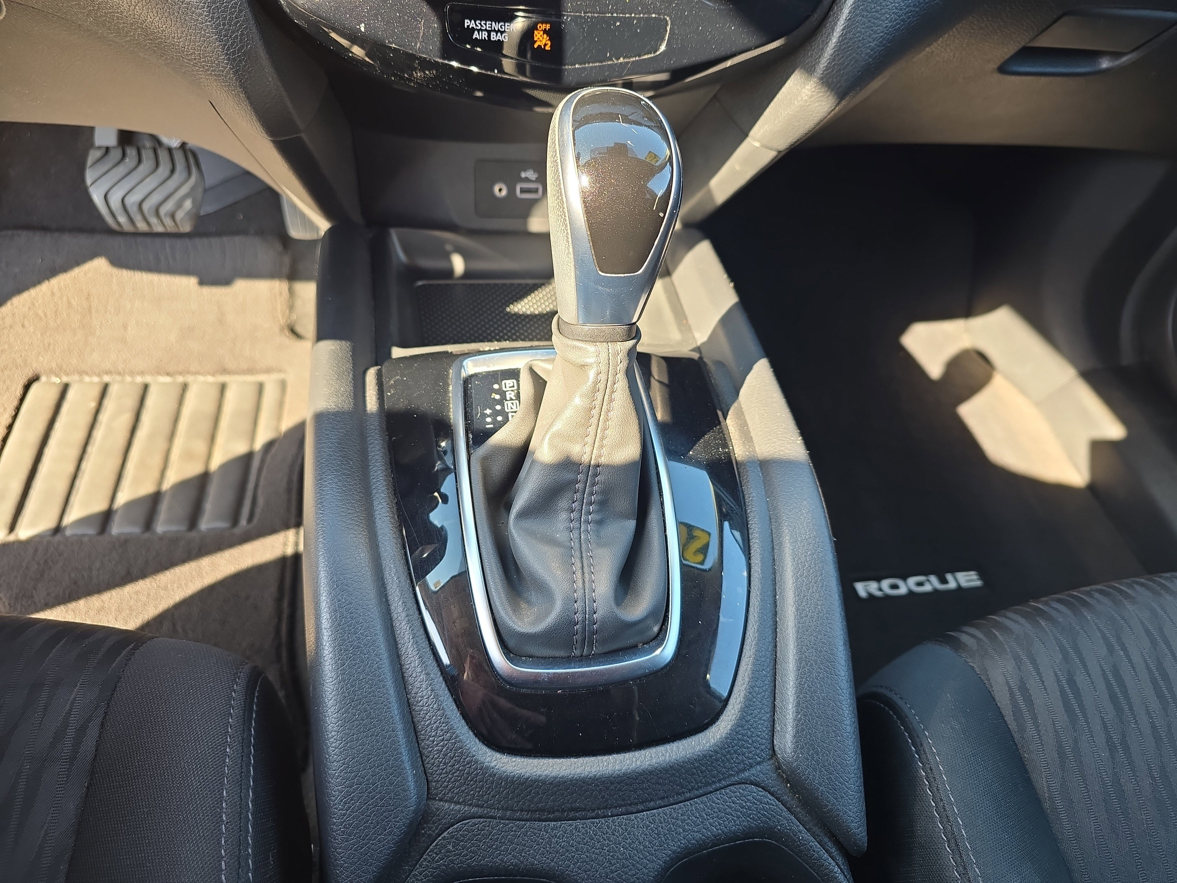 Used 2020 Nissan Rogue SV image 25