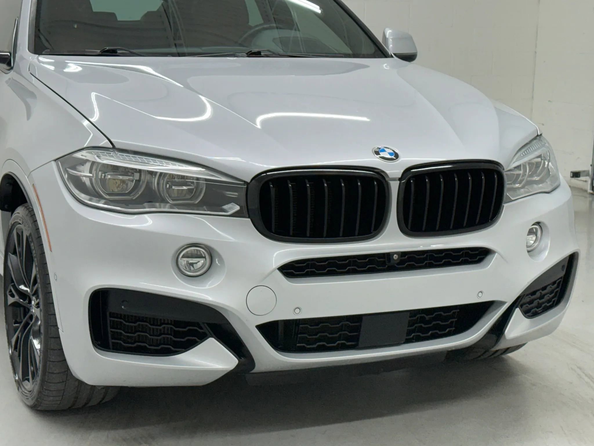 Used 2019 BMW X6 xDrive50i w/ M Sport Package image 47