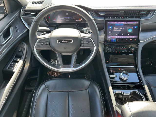 Used 2023 Jeep Grand Cherokee Limited w/ Luxury Tech Group II AWD/4WD image 17
