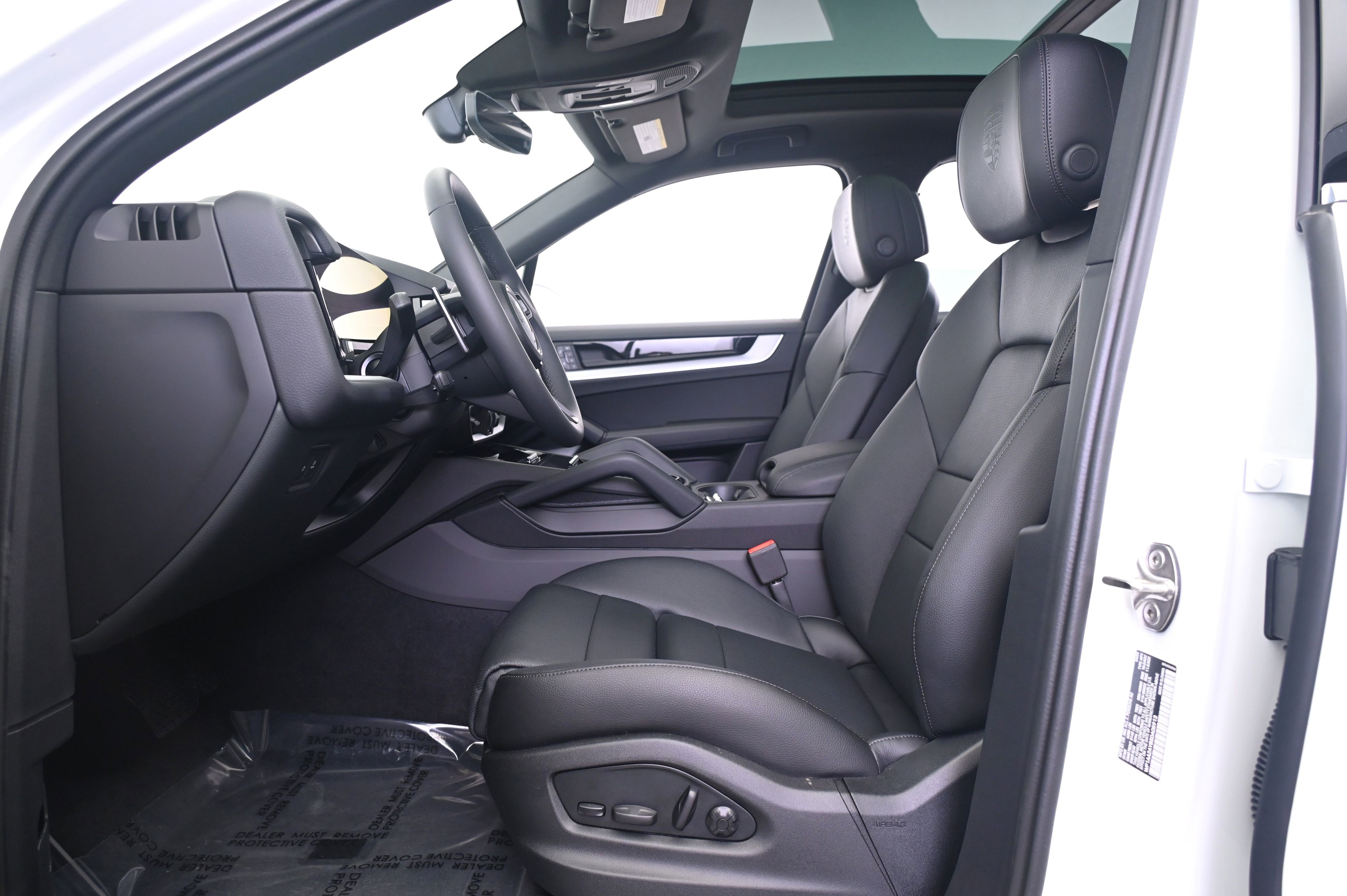 Certified 2025 Porsche Cayenne image 37