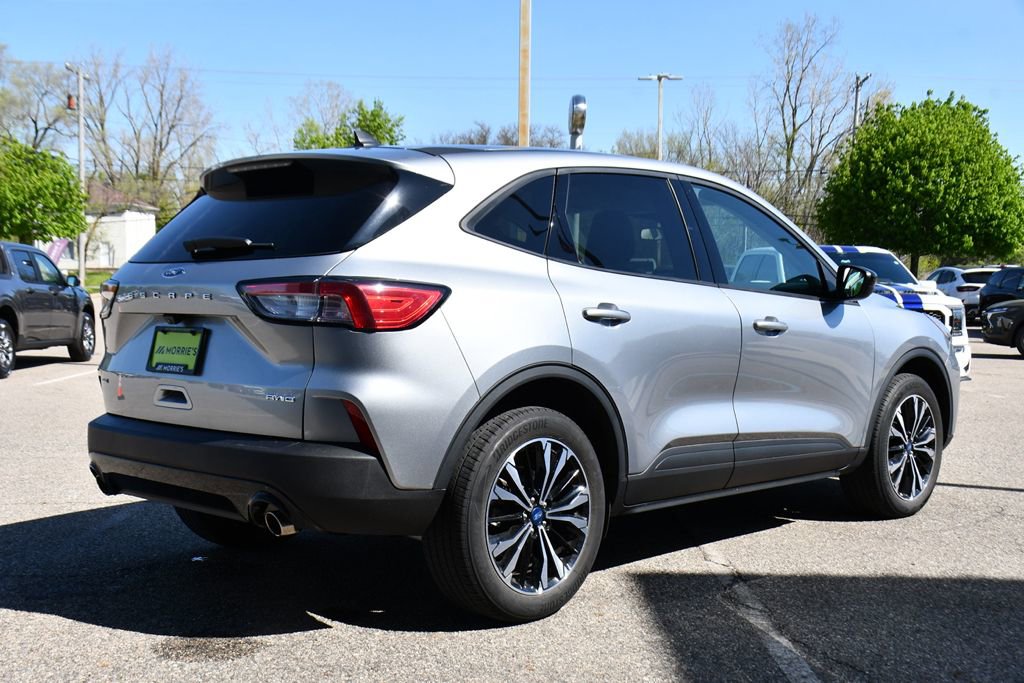 Used 2022 Ford Escape SE w/ SE Sport Appearance Package AWD/4WD image 6
