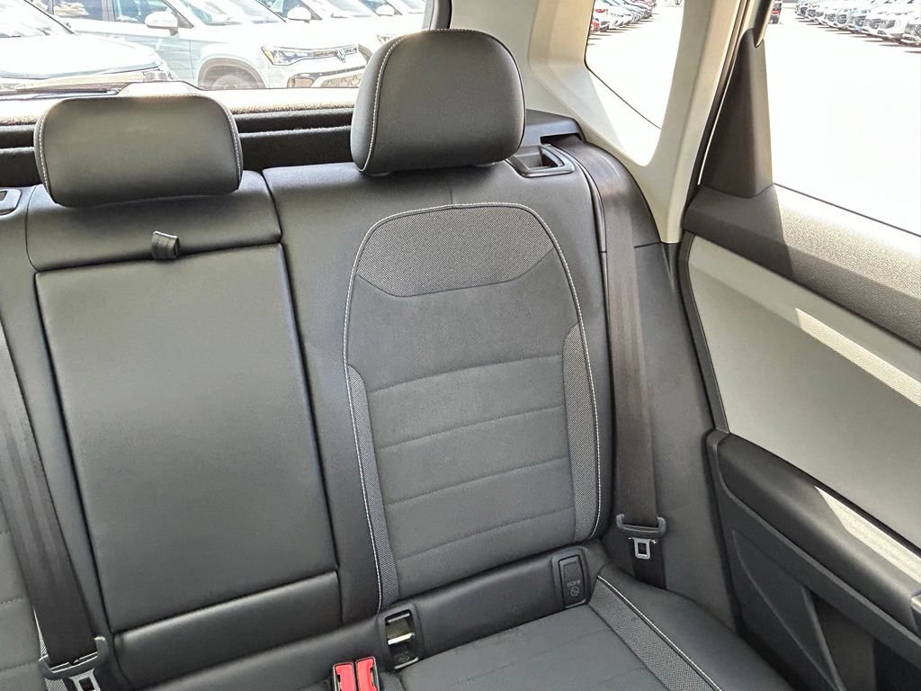 Certified 2023 Volkswagen Taos SE w/ Panoramic Sunroof Package FWD image 14