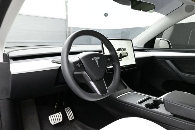 Used 2024 Tesla Model Y Performance AWD/4WD image 4