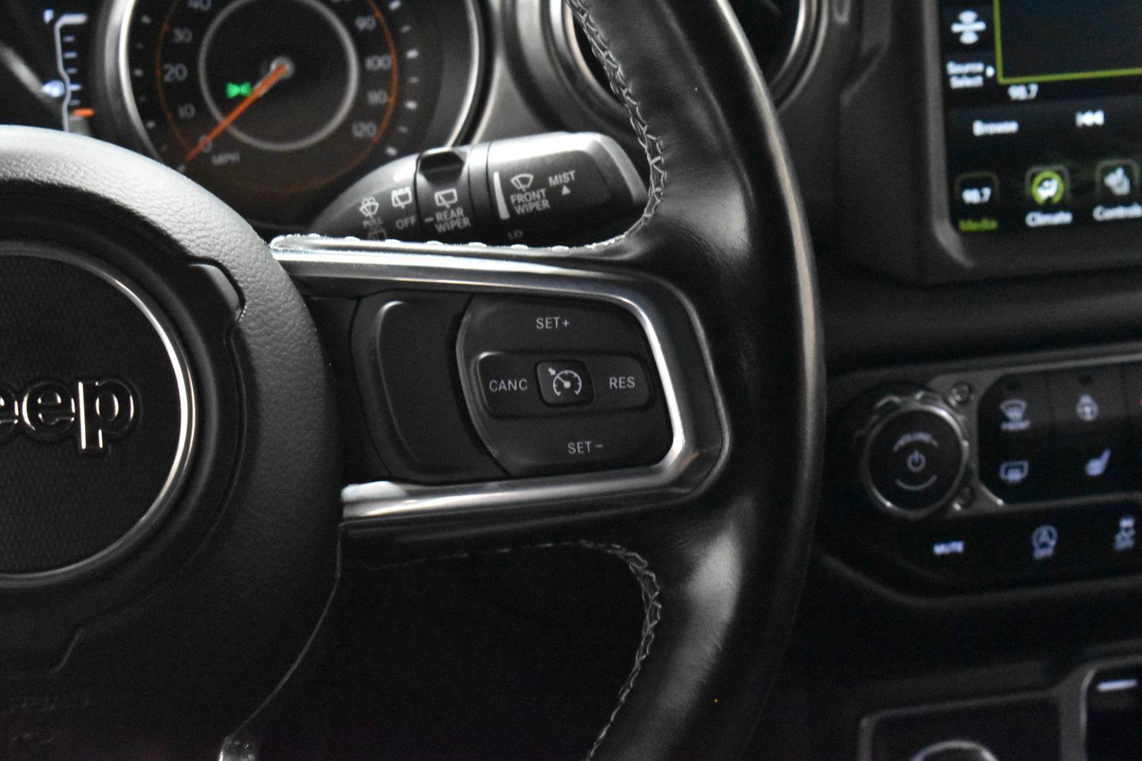 Used 2023 Jeep Wrangler Unlimited Sahara w/ LED Lighting Group AWD/4WD image 8