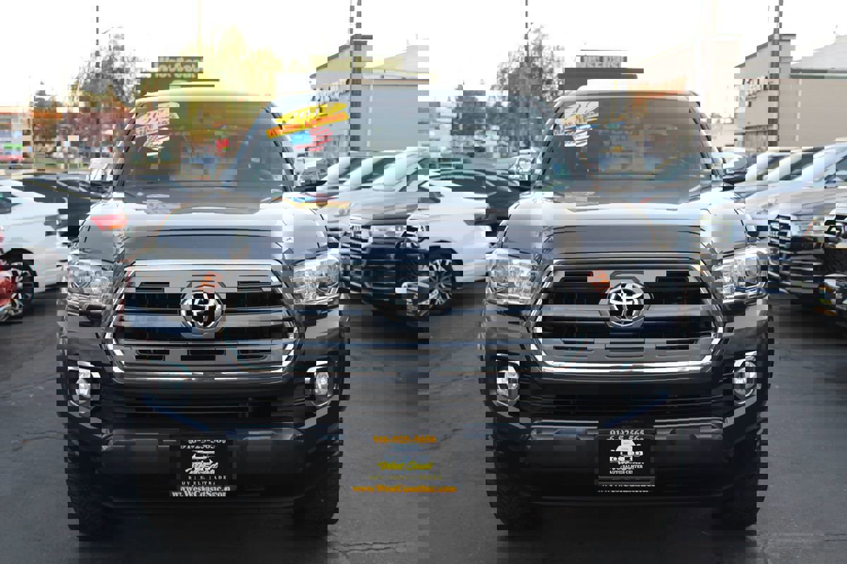 Used 2017 Toyota Tacoma Limited image 3