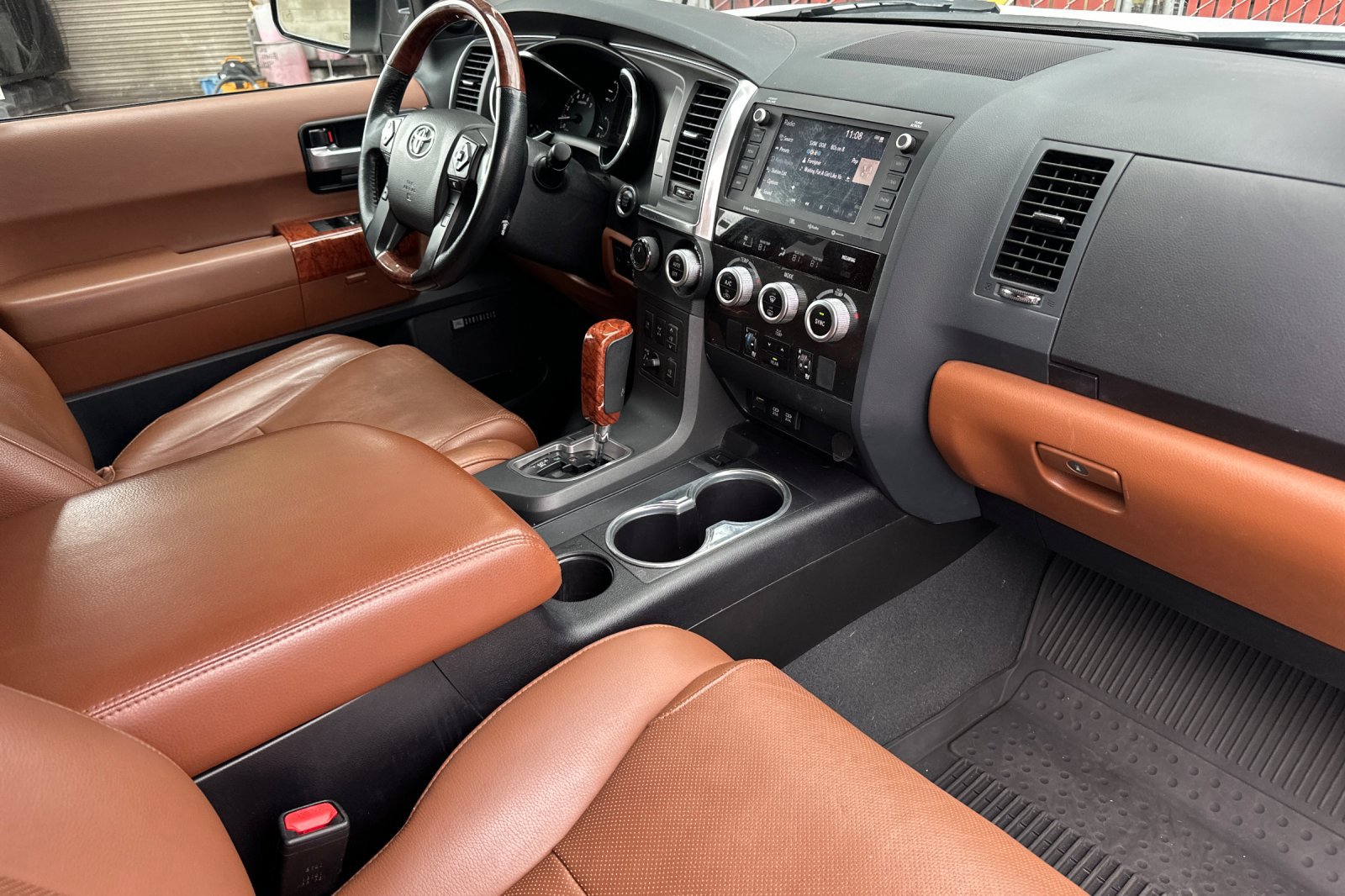 Used 2021 Toyota Sequoia Platinum AWD/4WD image 18