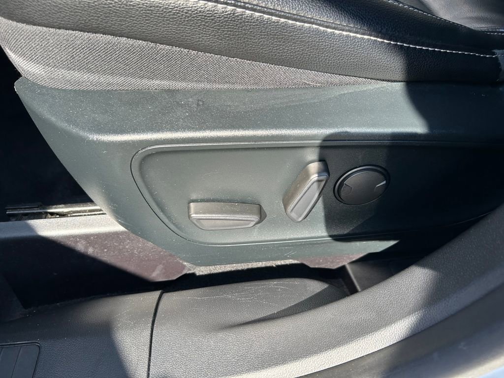 Used 2020 Ford Escape Titanium w/ Titanium Premium Package 2.0 image 22