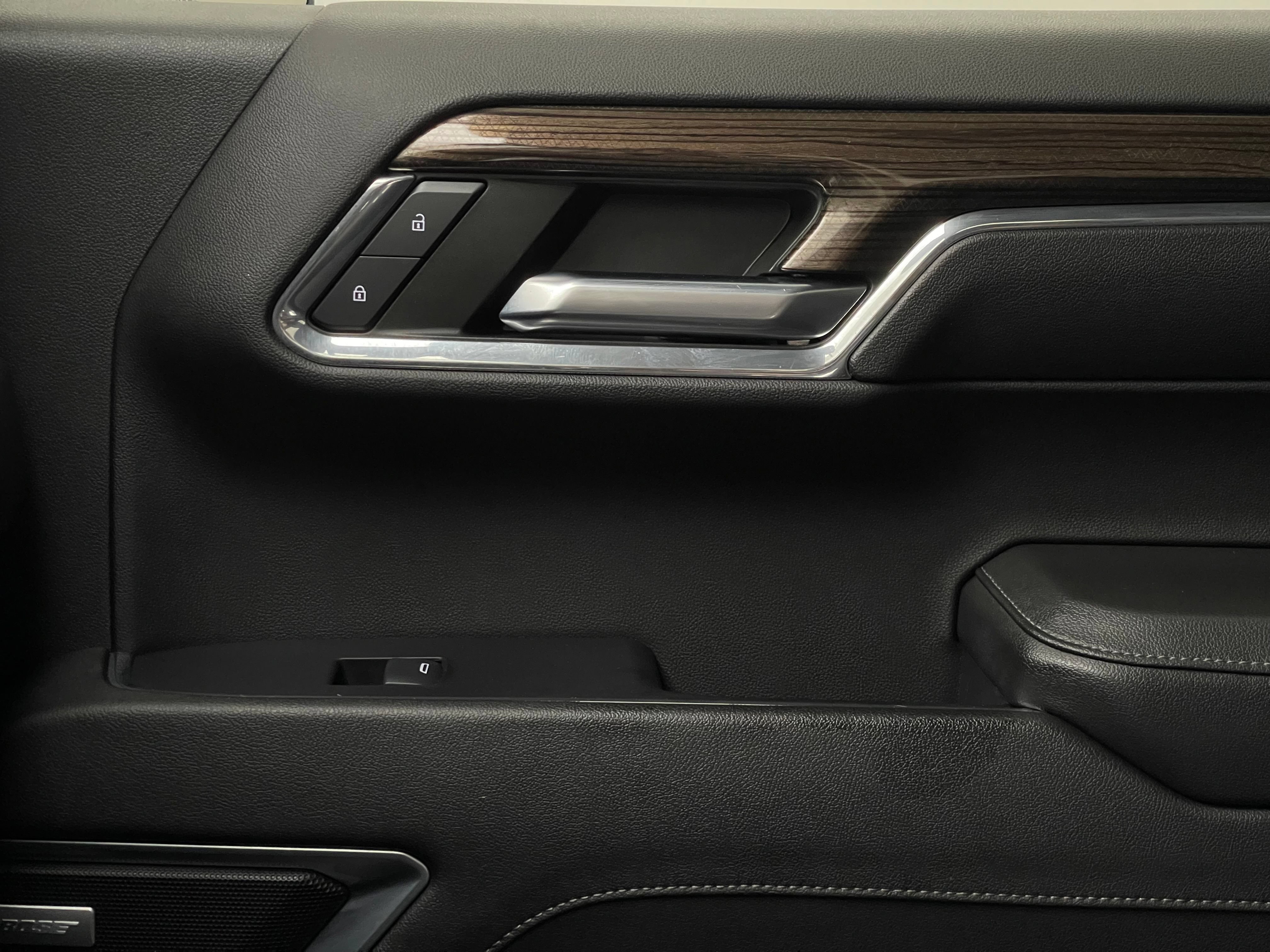 Used 2024 Chevrolet Silverado 1500 RST w/ Redline Edition AWD/4WD image 39