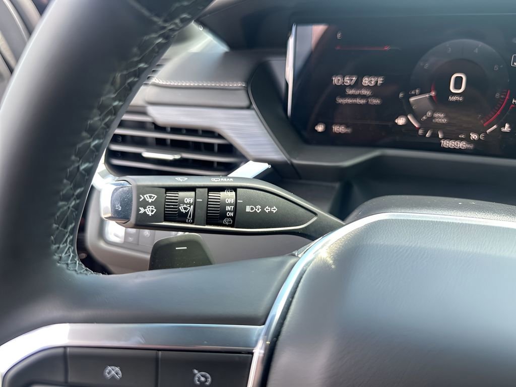 Used 2025 GMC Acadia Elevation image 32