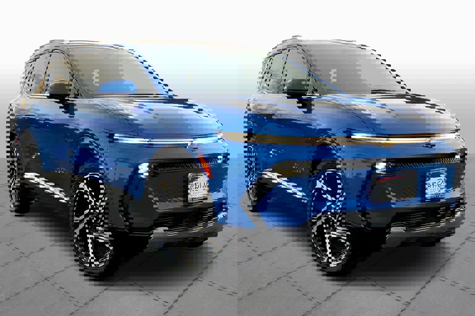 New 2025 Chevrolet Equinox EV LT w/ Convenience Package II image 2