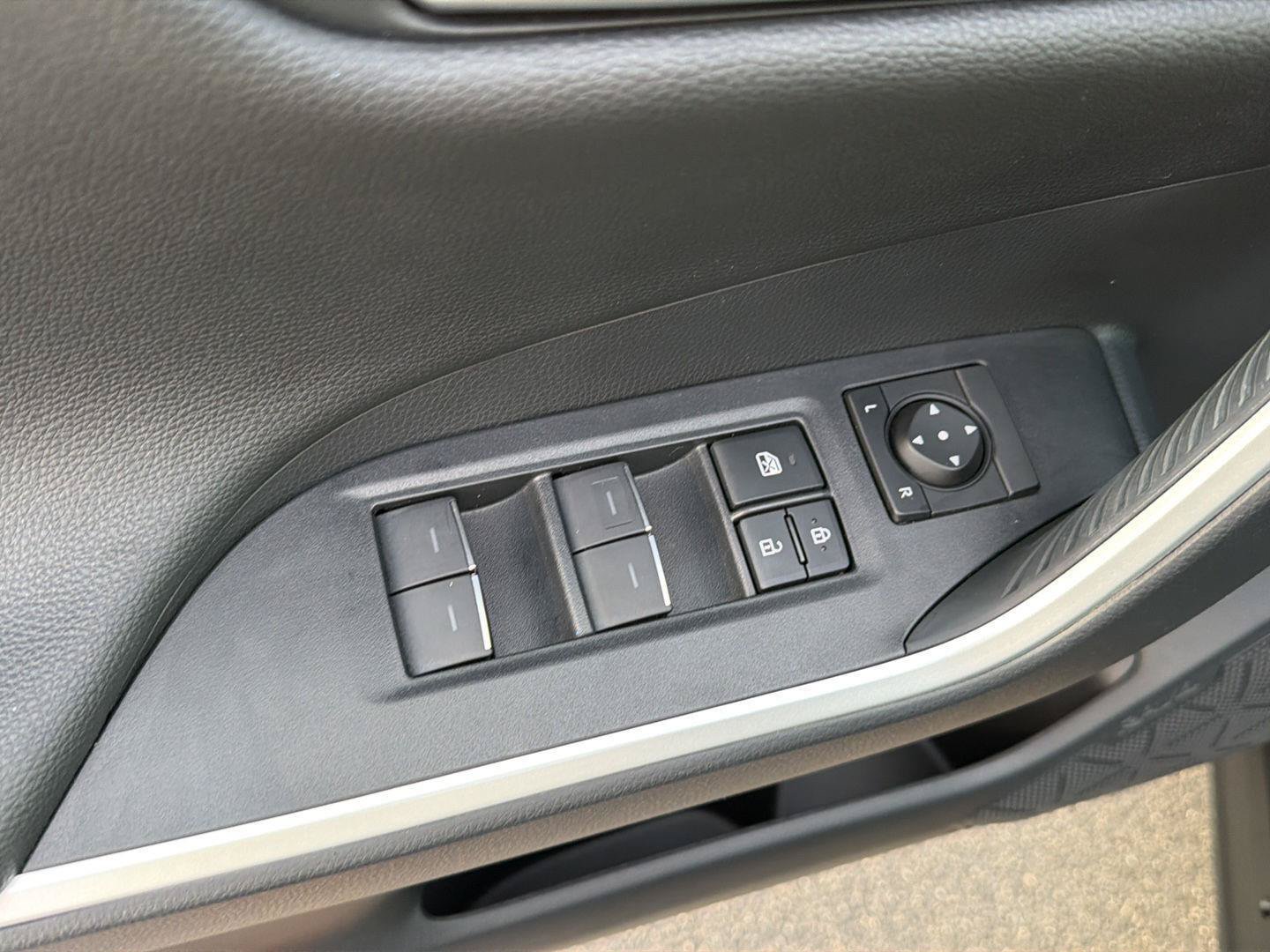 Certified 2025 Toyota RAV4 XSE AWD/4WD image 33