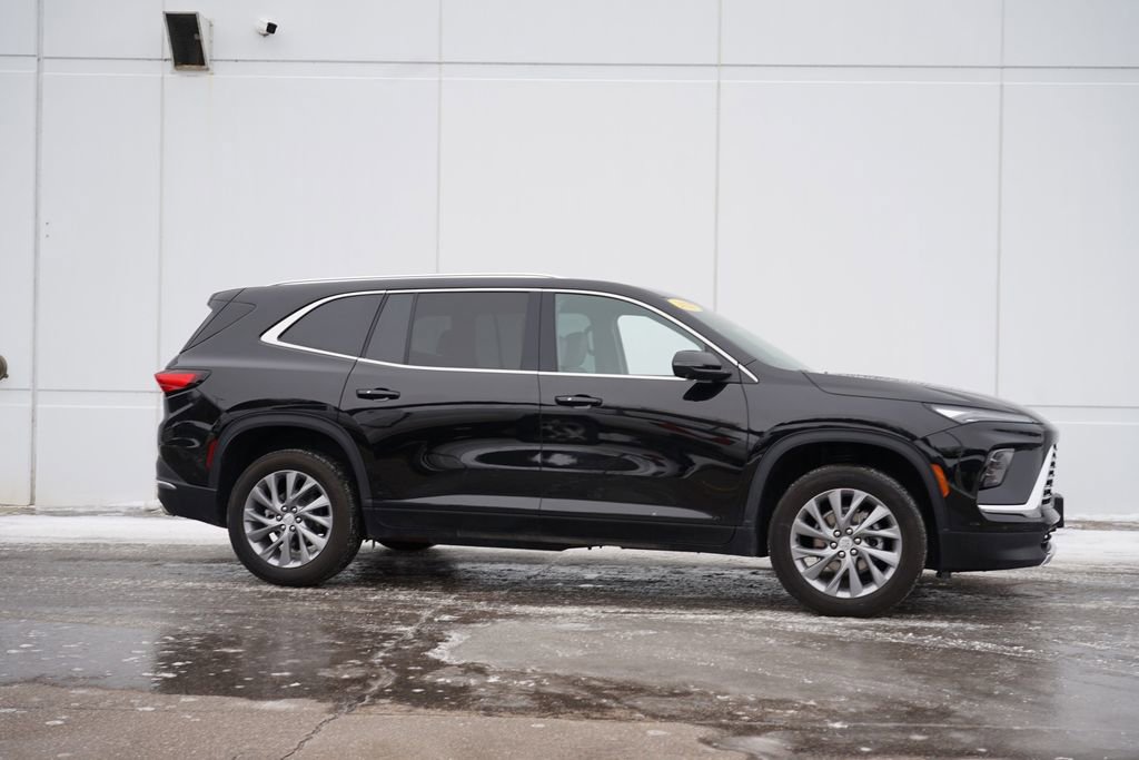 Used 2025 Buick Enclave Preferred image 2