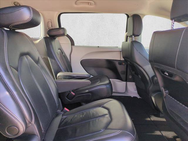Used 2022 Chrysler Pacifica Touring-L FWD image 19