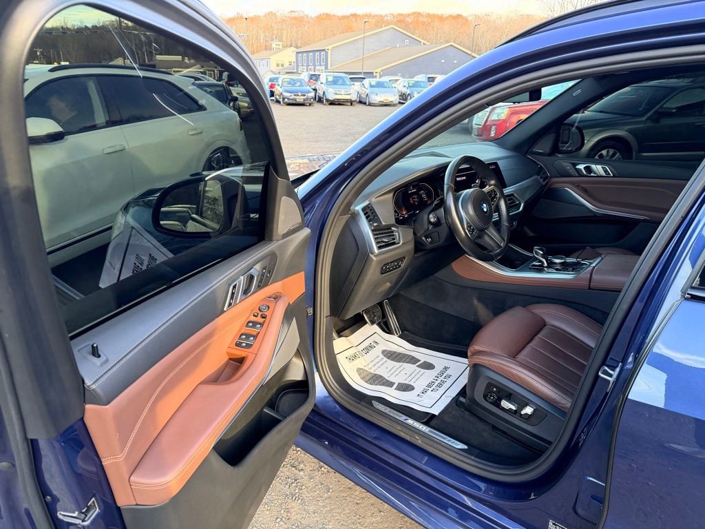 Used 2020 BMW X5 M50i image 17