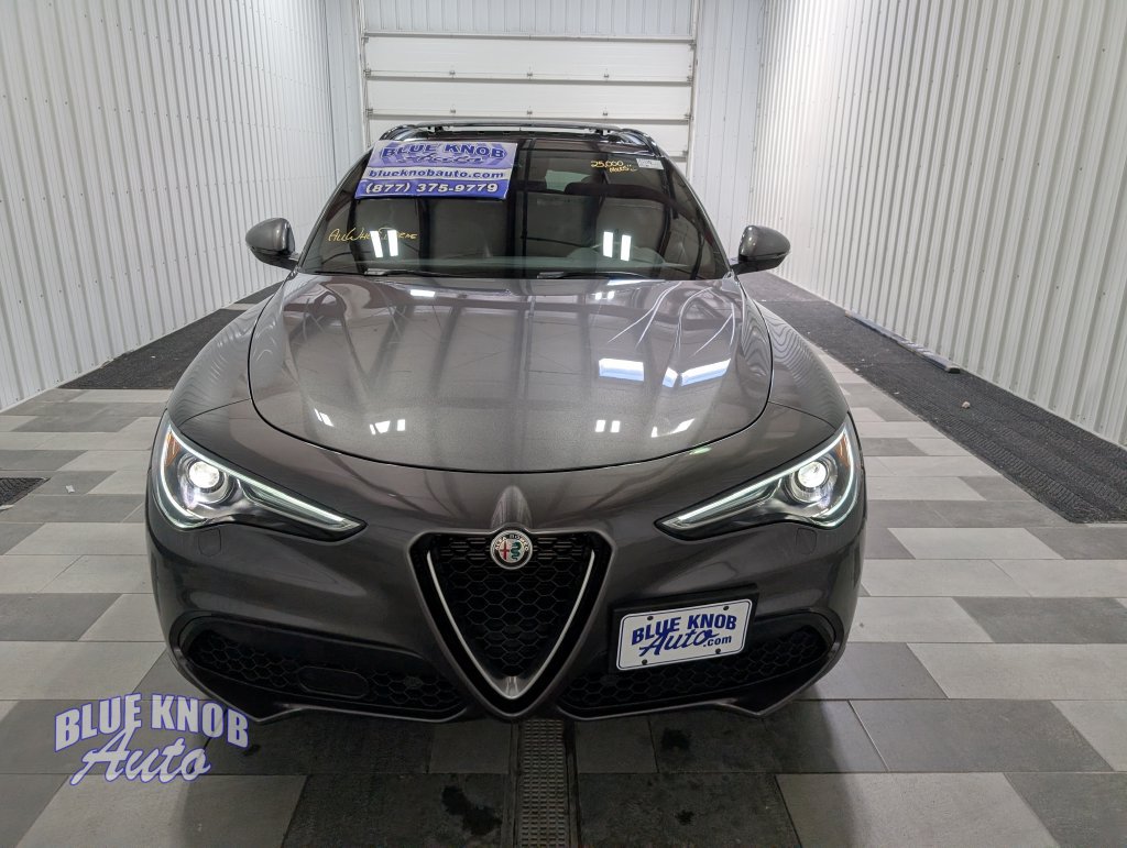Used 2023 Alfa Romeo Stelvio Ti AWD/4WD image 6