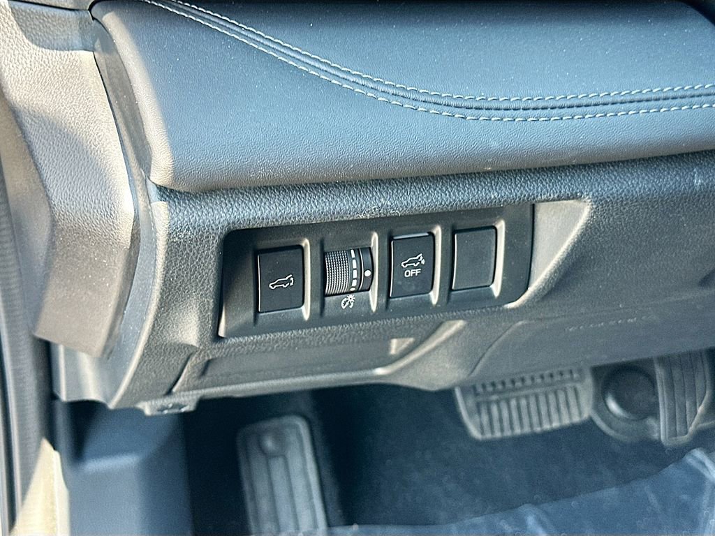 Used 2022 Subaru Outback Touring image 10