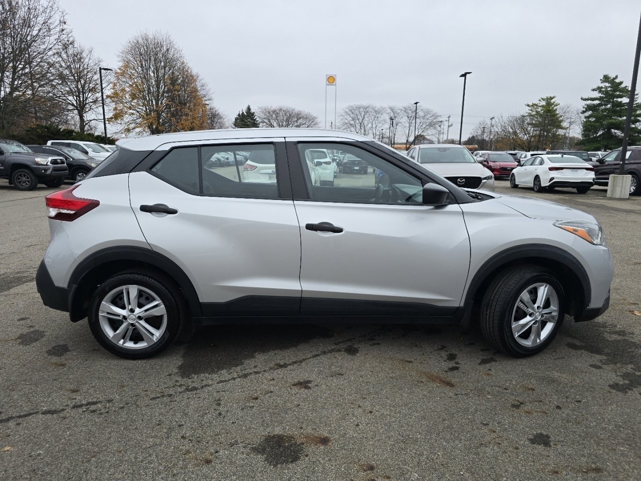 Used 2020 Nissan Kicks S image 17