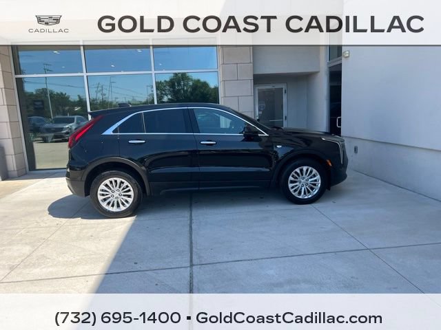 Certified 2024 Cadillac XT4 Luxury w/ Cold Weather Package FWD image 4