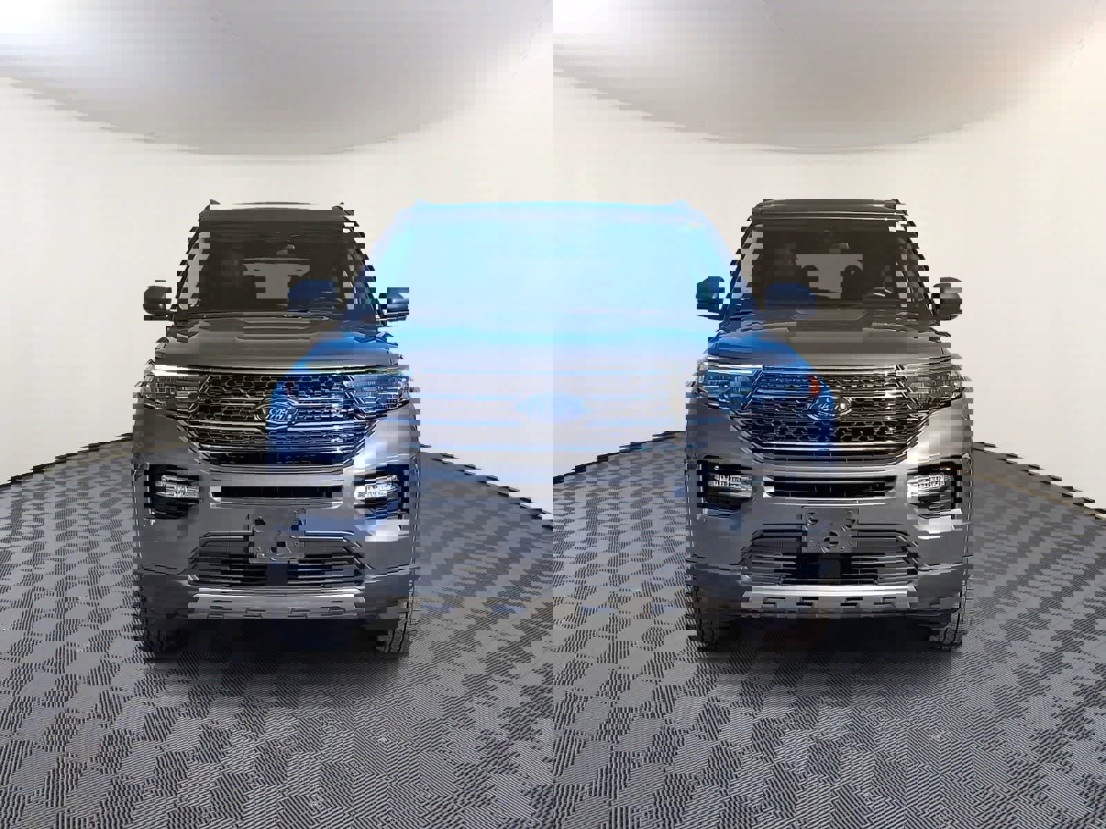 Used 2023 Ford Explorer XLT w/ Equipment Group 202A image 3