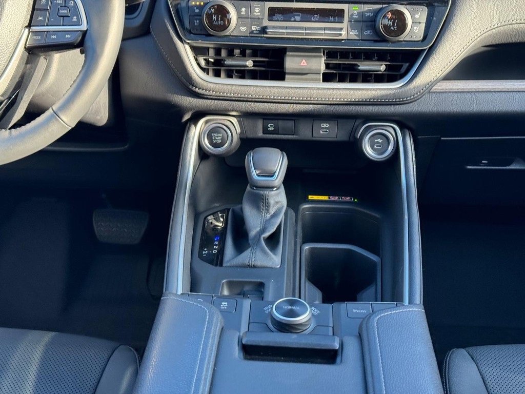 Used 2025 Toyota Grand Highlander AWD image 25