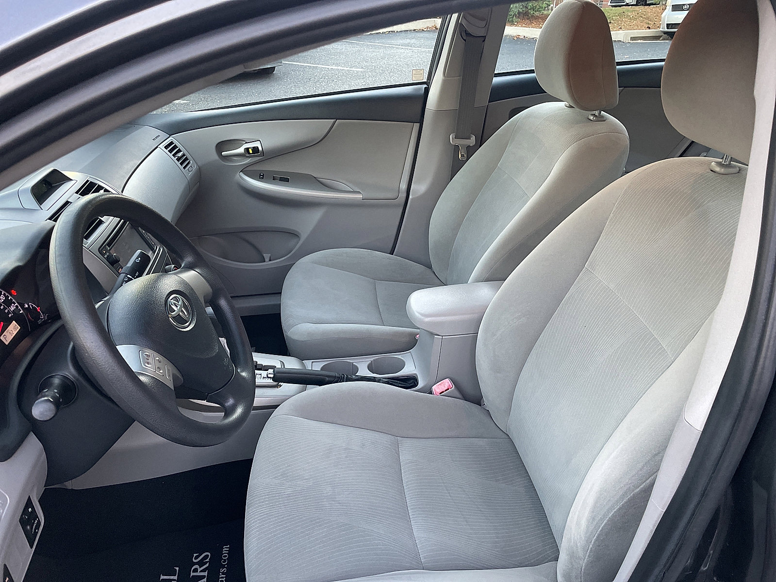 Used 2013 Toyota Corolla LE image 27