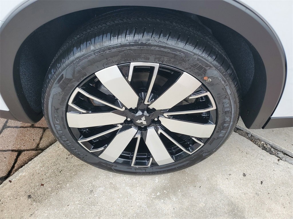 New 2025 Mitsubishi Outlander SE image 7