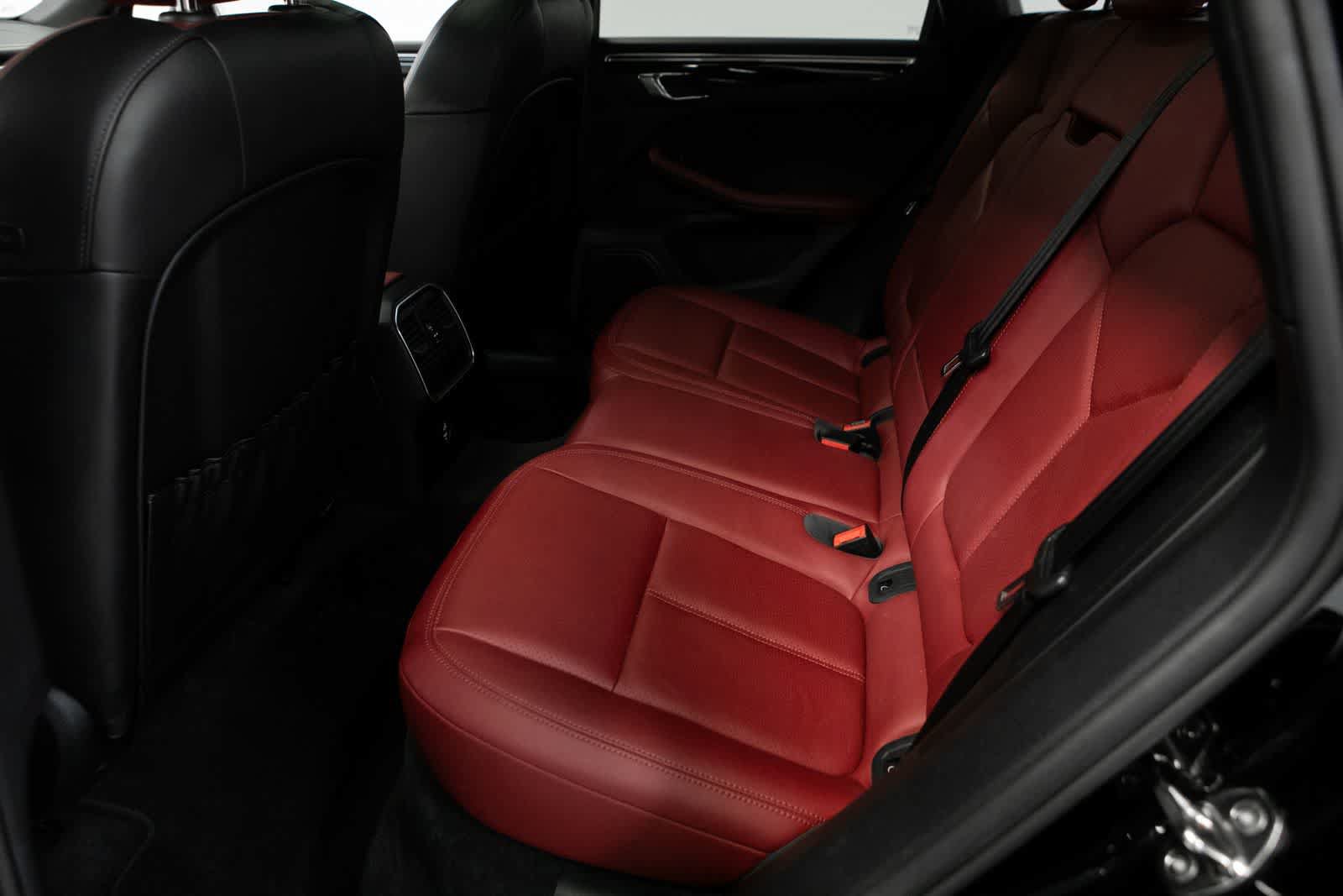 Certified 2022 Porsche Macan AWD/4WD image 29