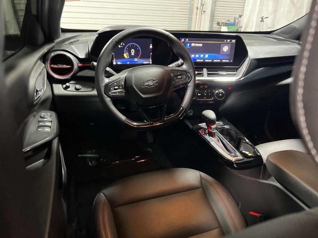 Used 2024 Chevrolet Trax RS FWD image 18