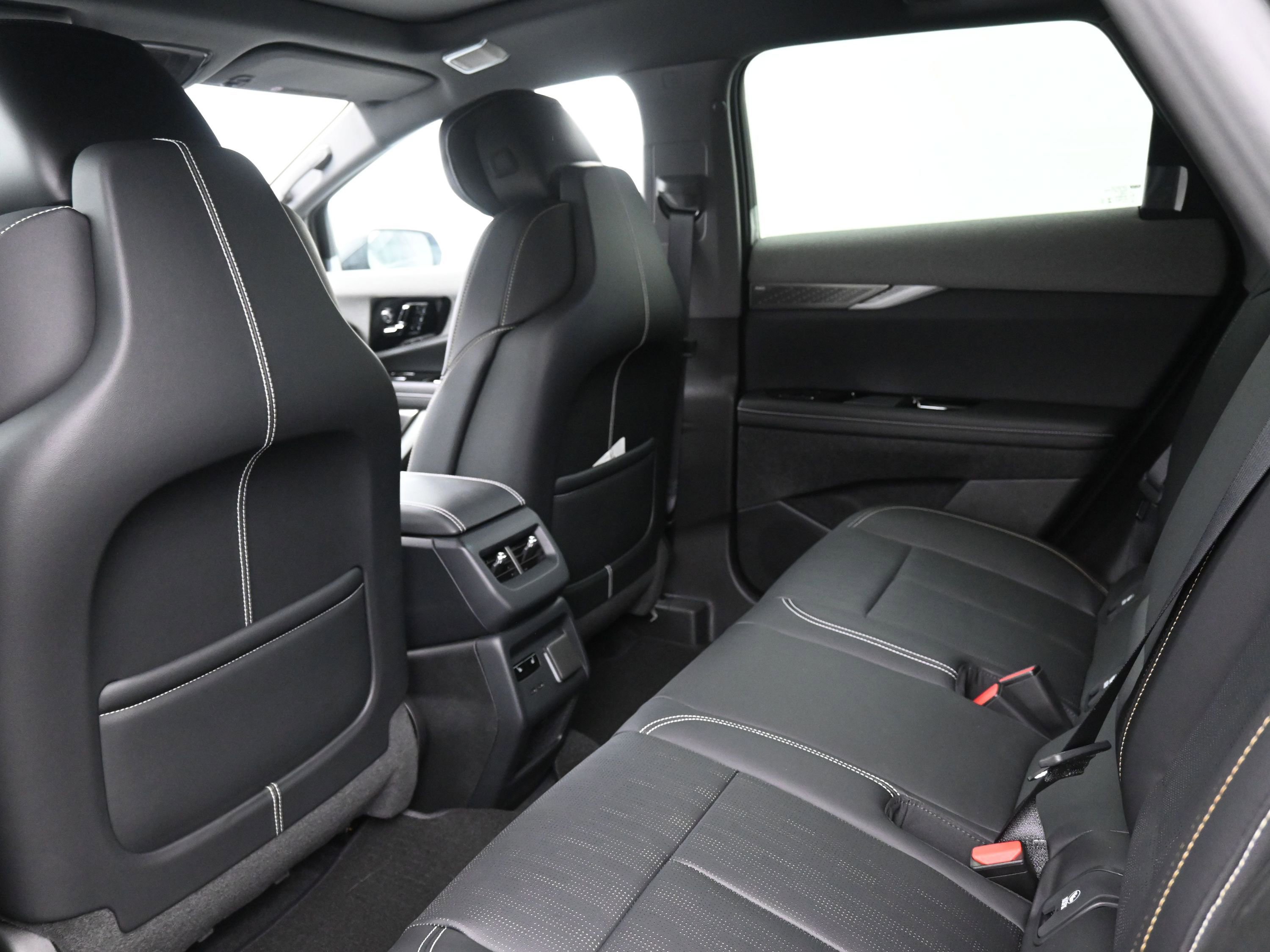 New 2025 Cadillac Optiq Luxury 2 w/ LPO, Floor Liner Package image 10