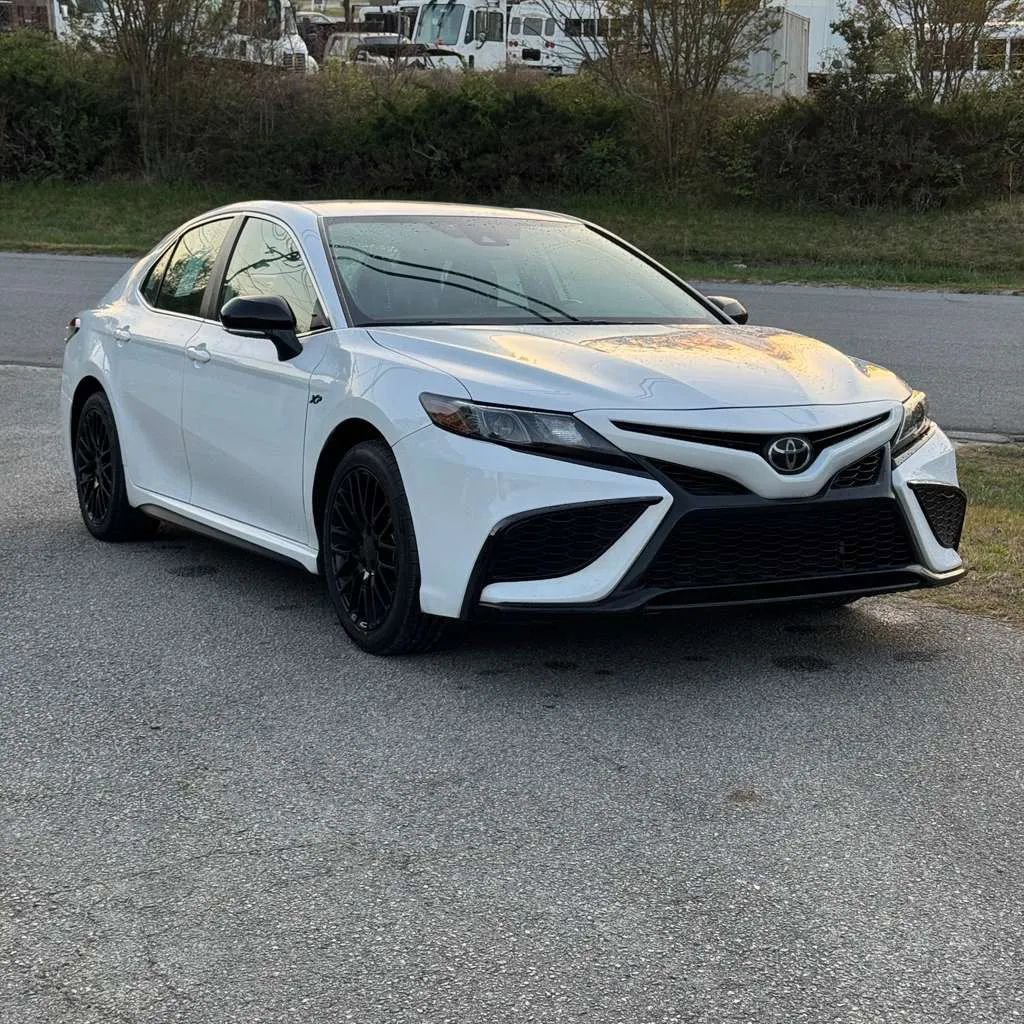 Used 2023 Toyota Camry SE FWD image 1