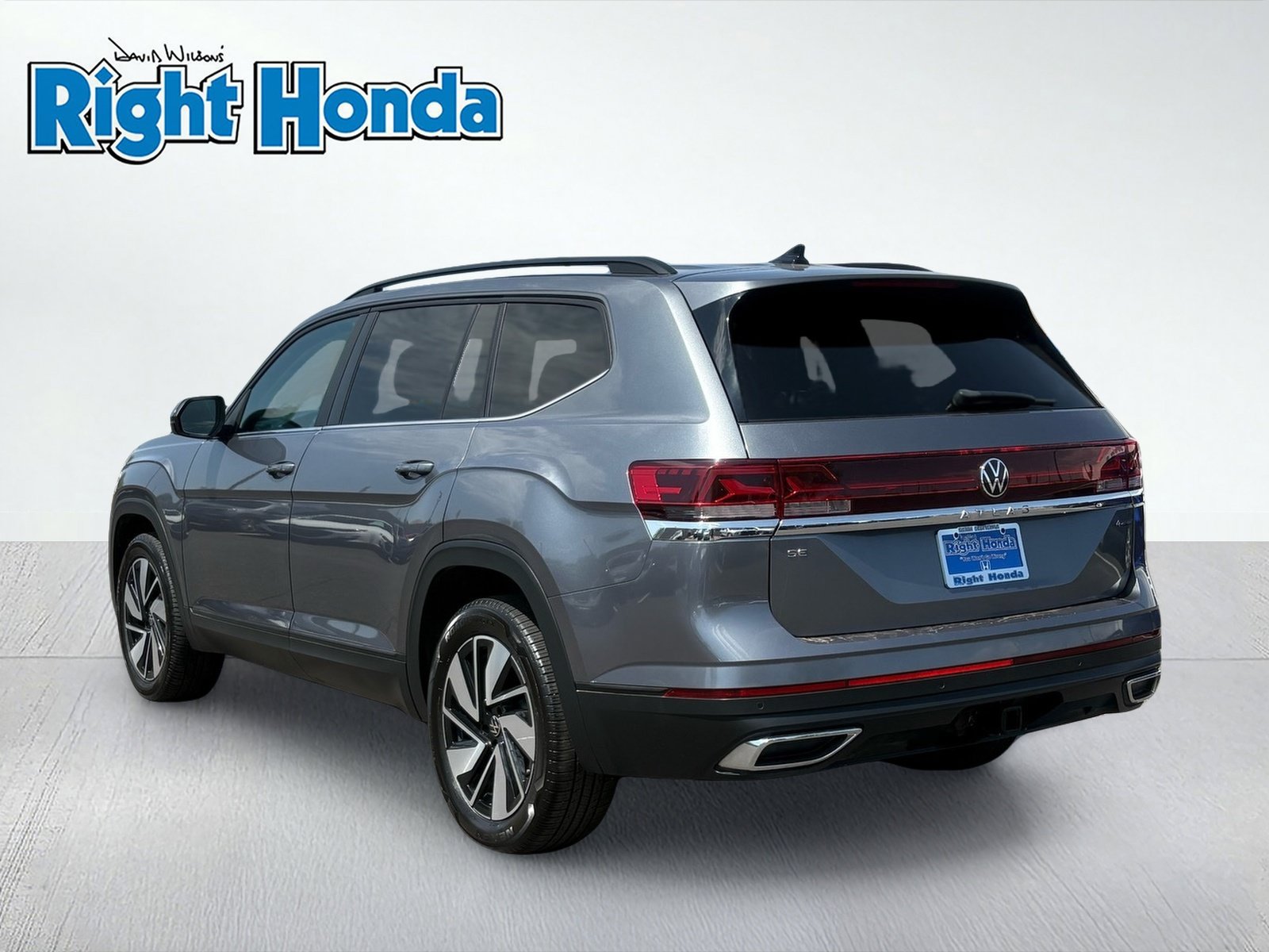 Used 2025 Volkswagen Atlas SE AWD/4WD image 4