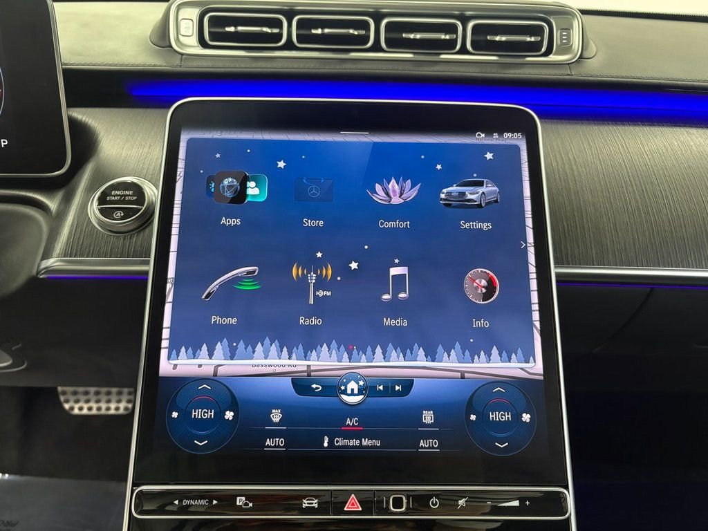 Used 2022 Mercedes-Benz S 580 4MATIC Sedan w/ AMG Line Package image 18