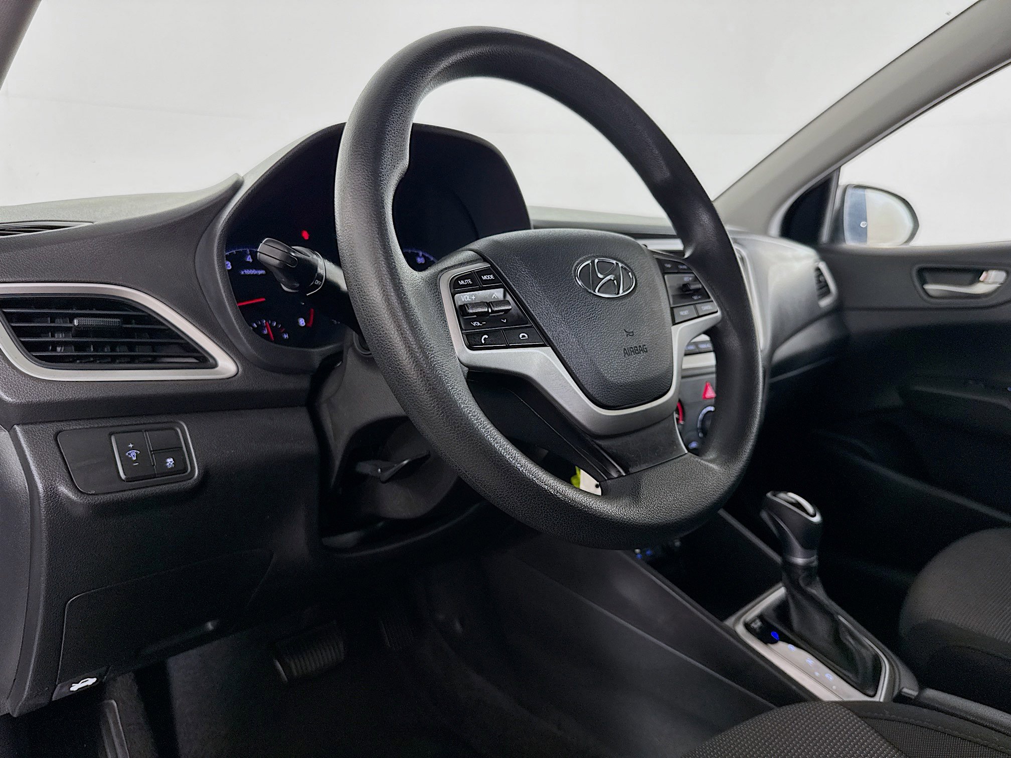 Used 2020 Hyundai Accent SE image 21