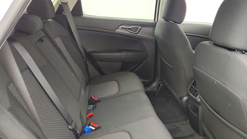 Used 2025 Kia Sportage LX FWD image 20