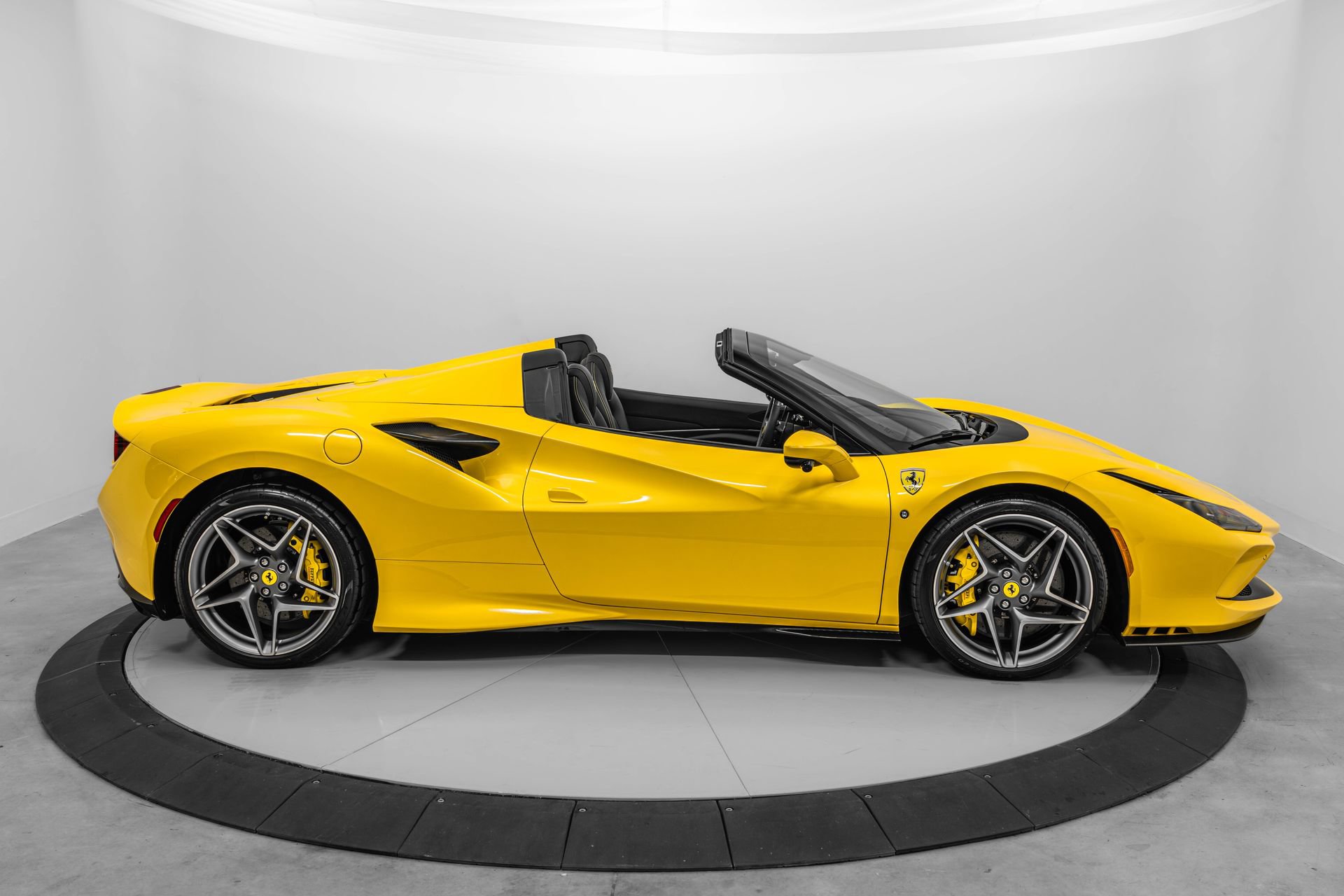 Certified 2022 Ferrari F8 Tributo RWD image 9