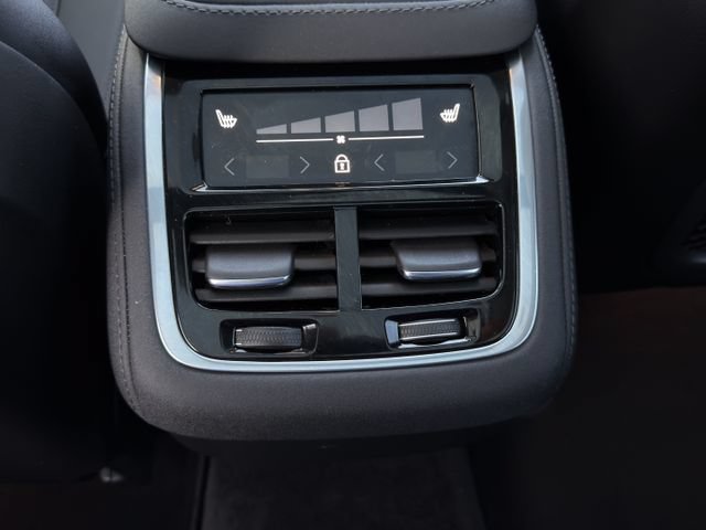 Used 2025 Volvo XC90 B6 Plus AWD/4WD image 30