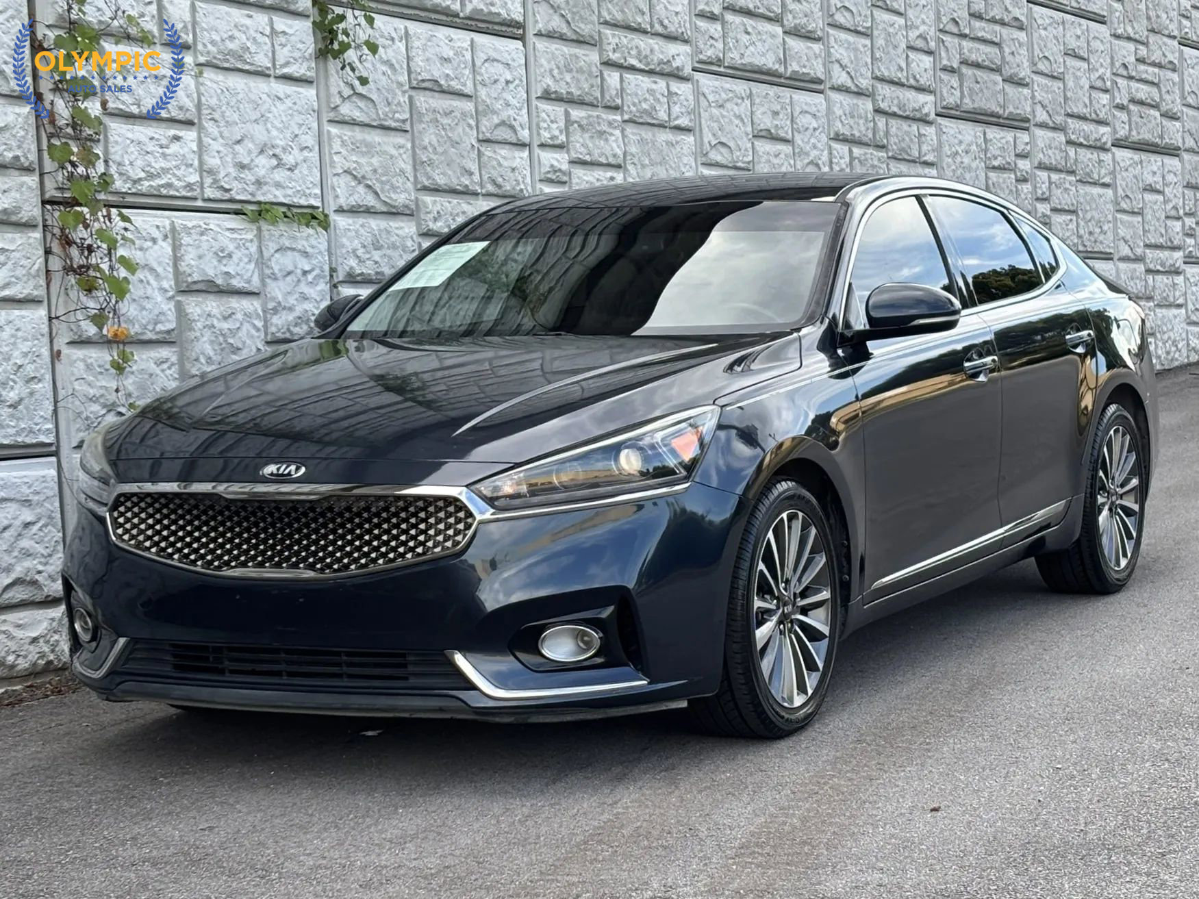 Used 2018 Kia Cadenza Premium