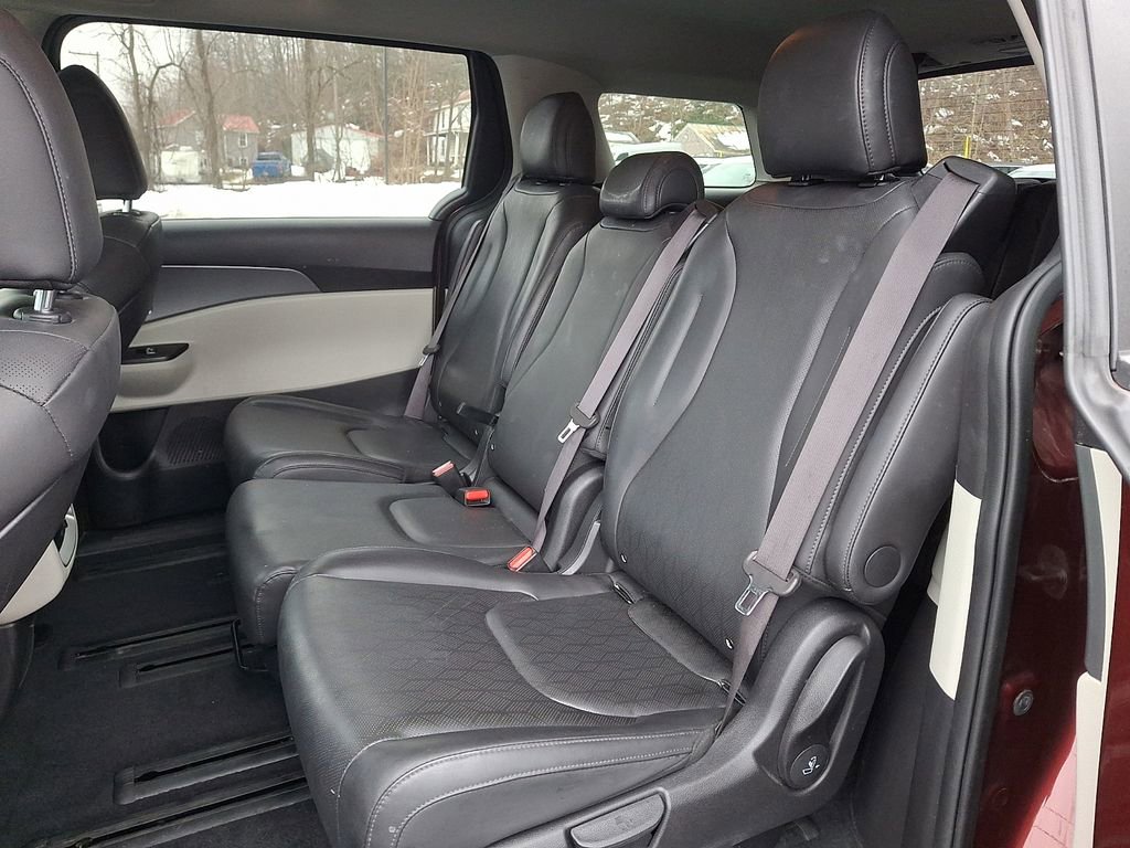 Used 2024 Kia Carnival LX image 14