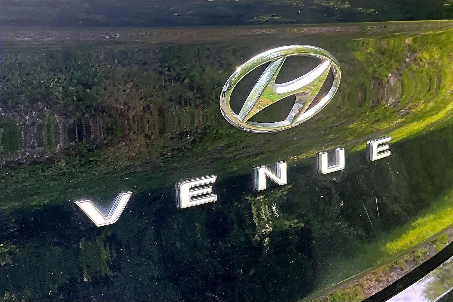 Used 2025 Hyundai Venue SEL FWD image 10