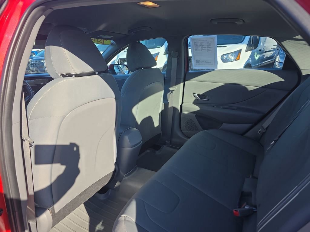 Used 2022 Hyundai Elantra SEL image 21