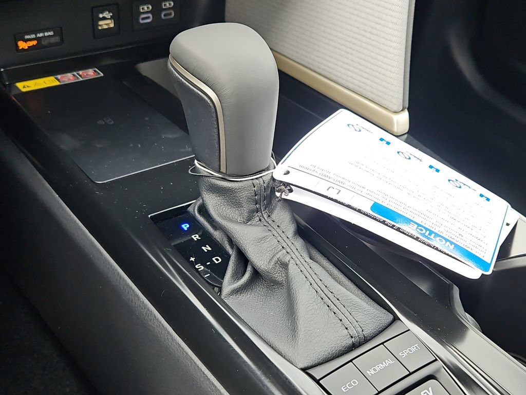 New 2026 Toyota Camry Hybrid AWD/4WD image 17