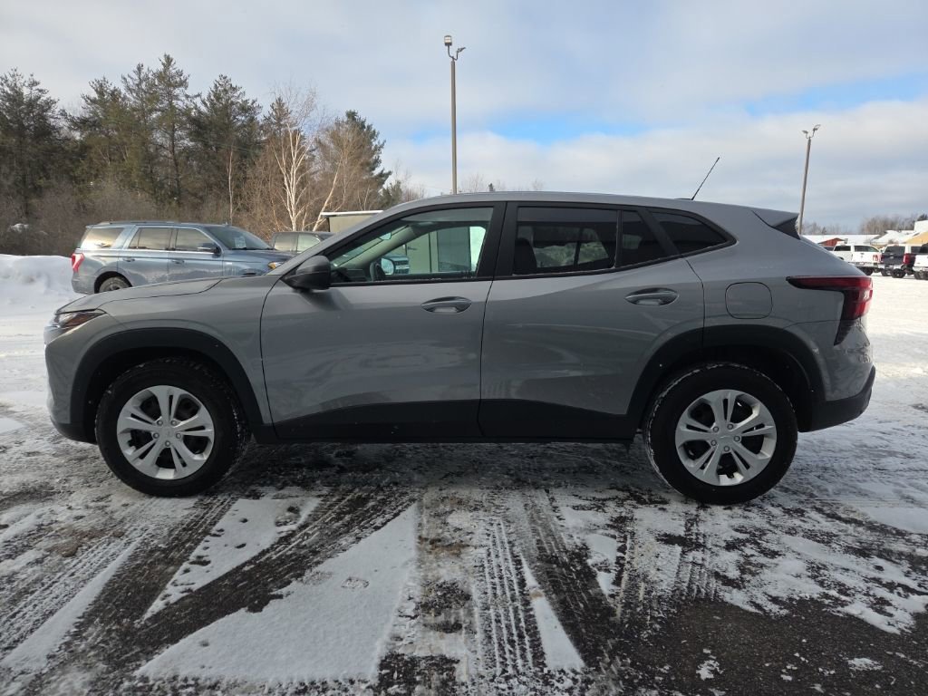 Used 2024 Chevrolet Trax LS image 6