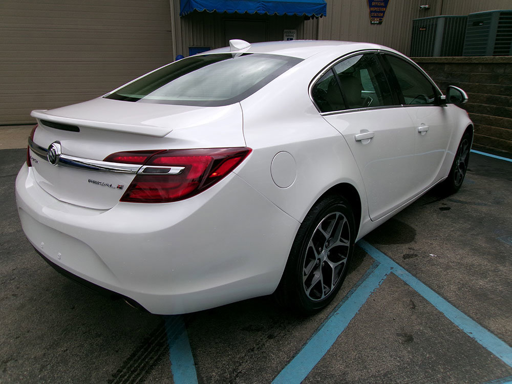 Used 2017 Buick Regal Sport Touring image 6