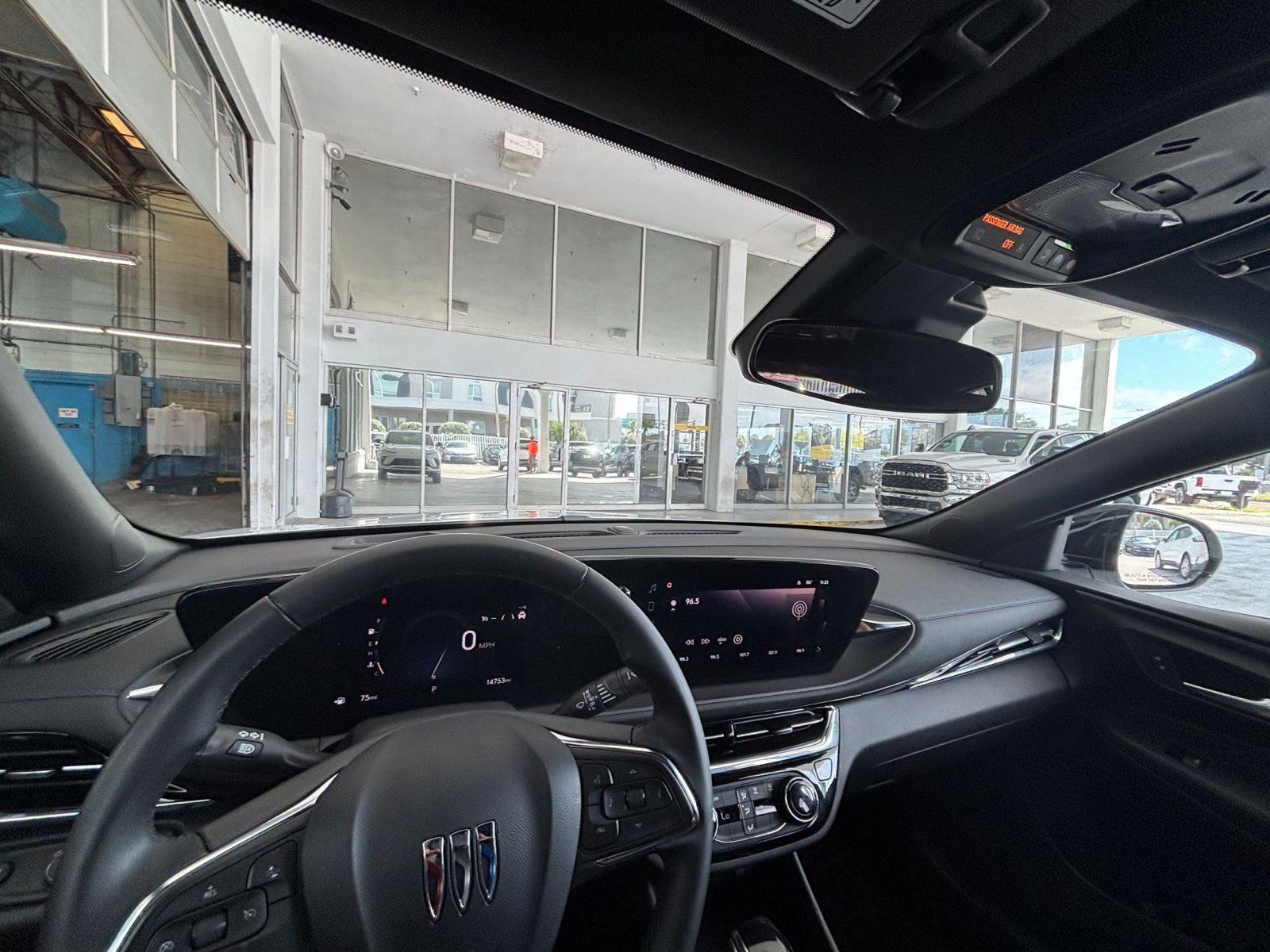 Used 2025 Buick Envista Sport Touring image 33