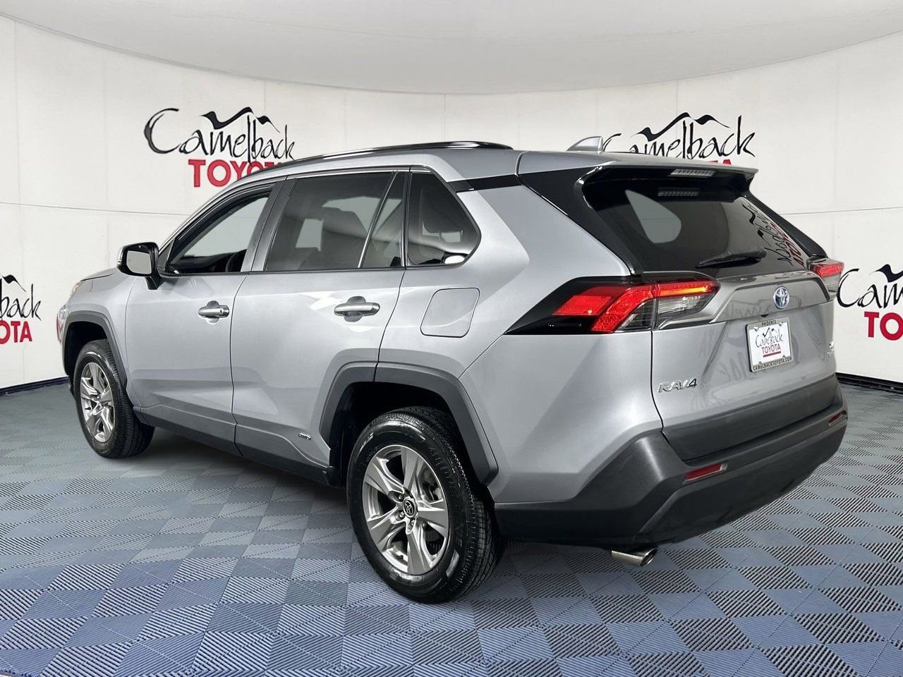 Used 2022 Toyota RAV4 XLE w/ Convenience Package image 5