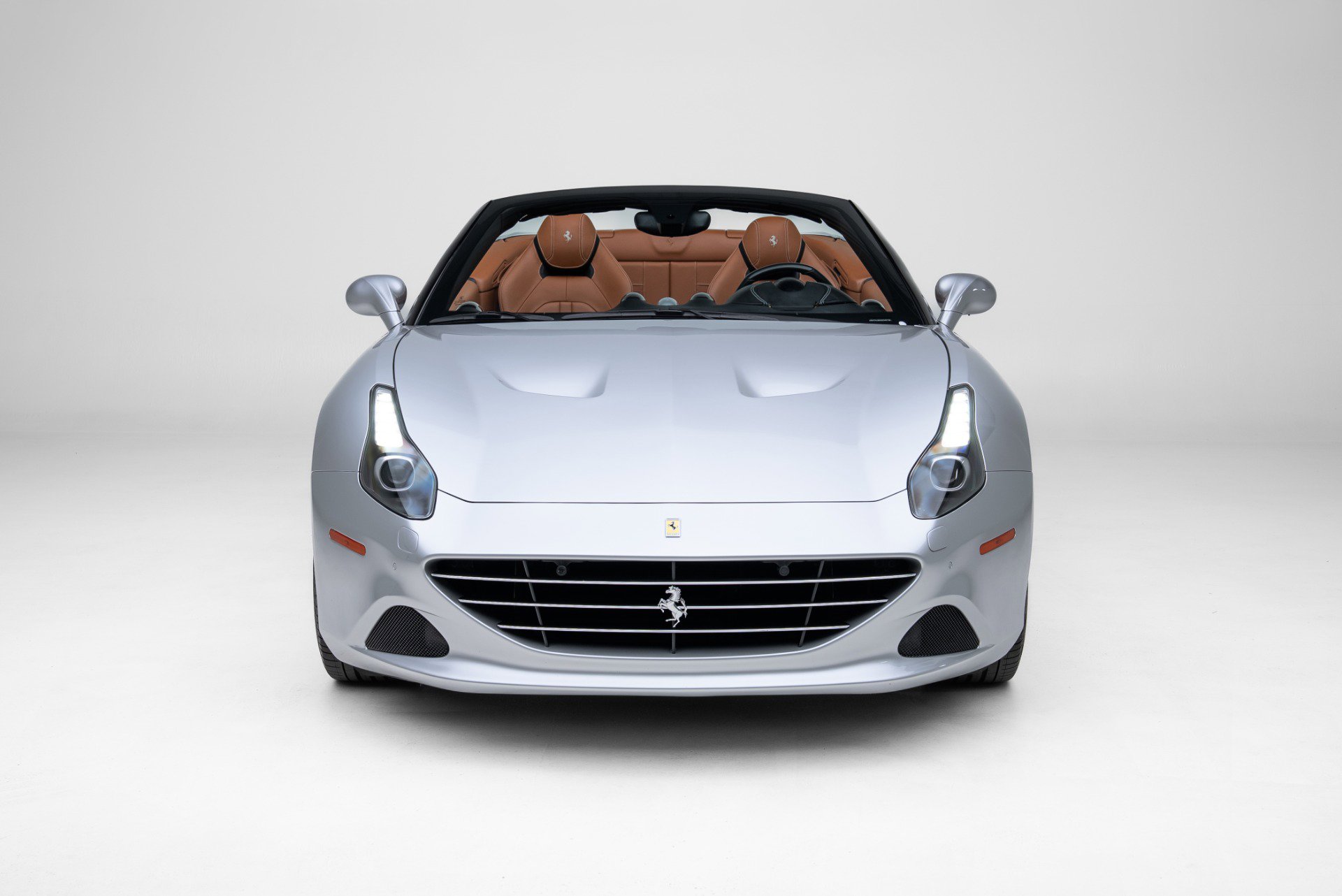 Used 2016 Ferrari California T image 3